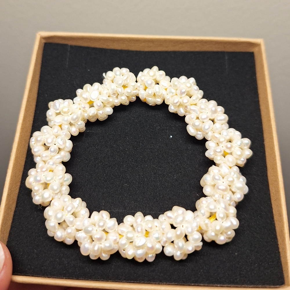 Elegant Pearl Flower Bracelet